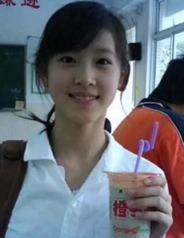 比刘强东大5岁的丈母娘有多美?照片曝光,网友:叫不出一声妈