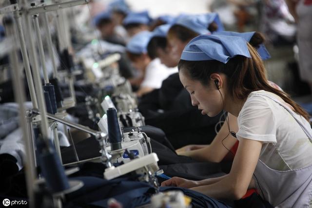 年轻人创业,为啥没人选制造业,全都扎堆互联网与服务业?