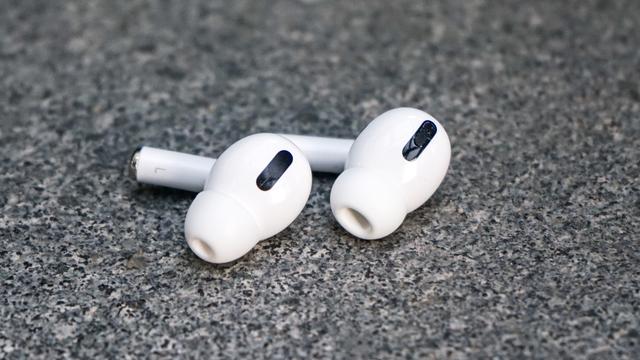 400块买了个华强北AirPods Pro，苹果看了想打人…