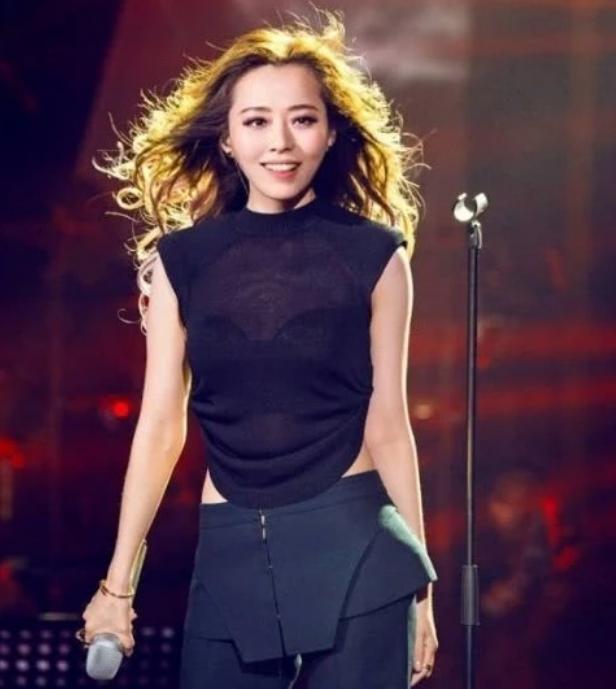 华为天价买断这首歌曲版权,没想到这首歌曲火过苹果,网友:厉害