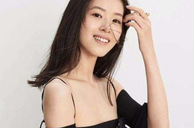干得好不如嫁得好!章泽天清华校友聚会稳站C位:有才不如有钱?